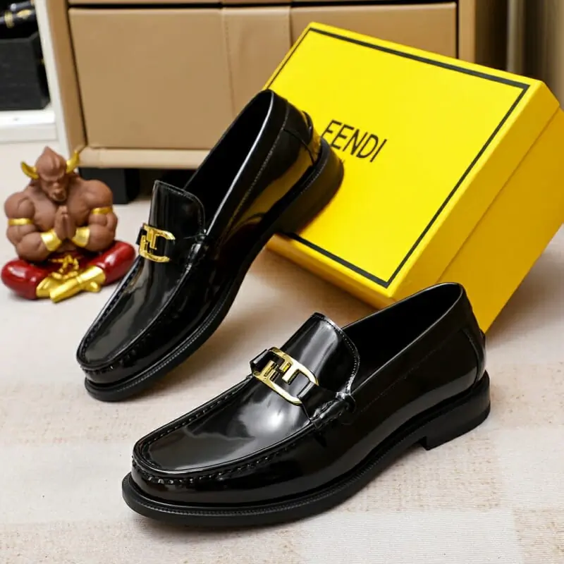 fendi cuir chaussures pour homme s_12440644